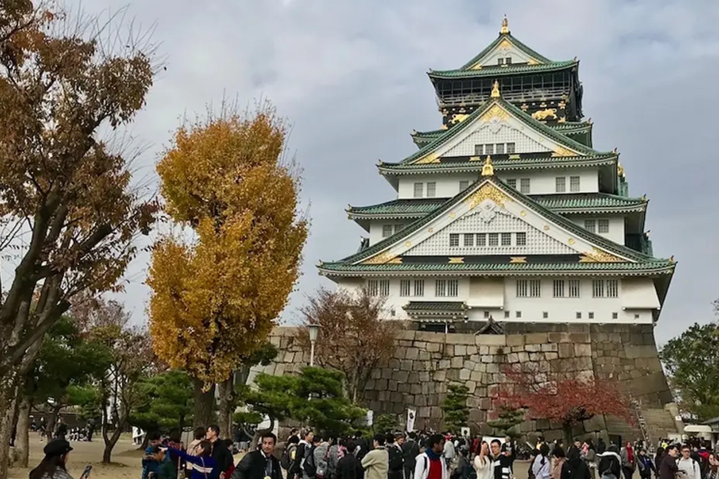 PRIVATE 4-Hour Best of Osaka Local Walk with Castle